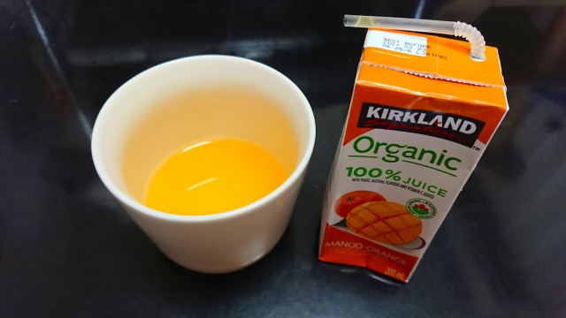 コストコ　カークランドシグネチャー　オーガニック１００％ の果汁ミックスジュース　マンゴーオレンジ